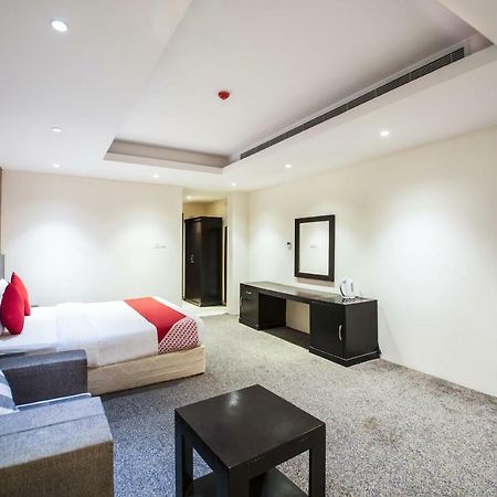 Oyo 200 Majestic Homes Эль-Хубар Экстерьер фото