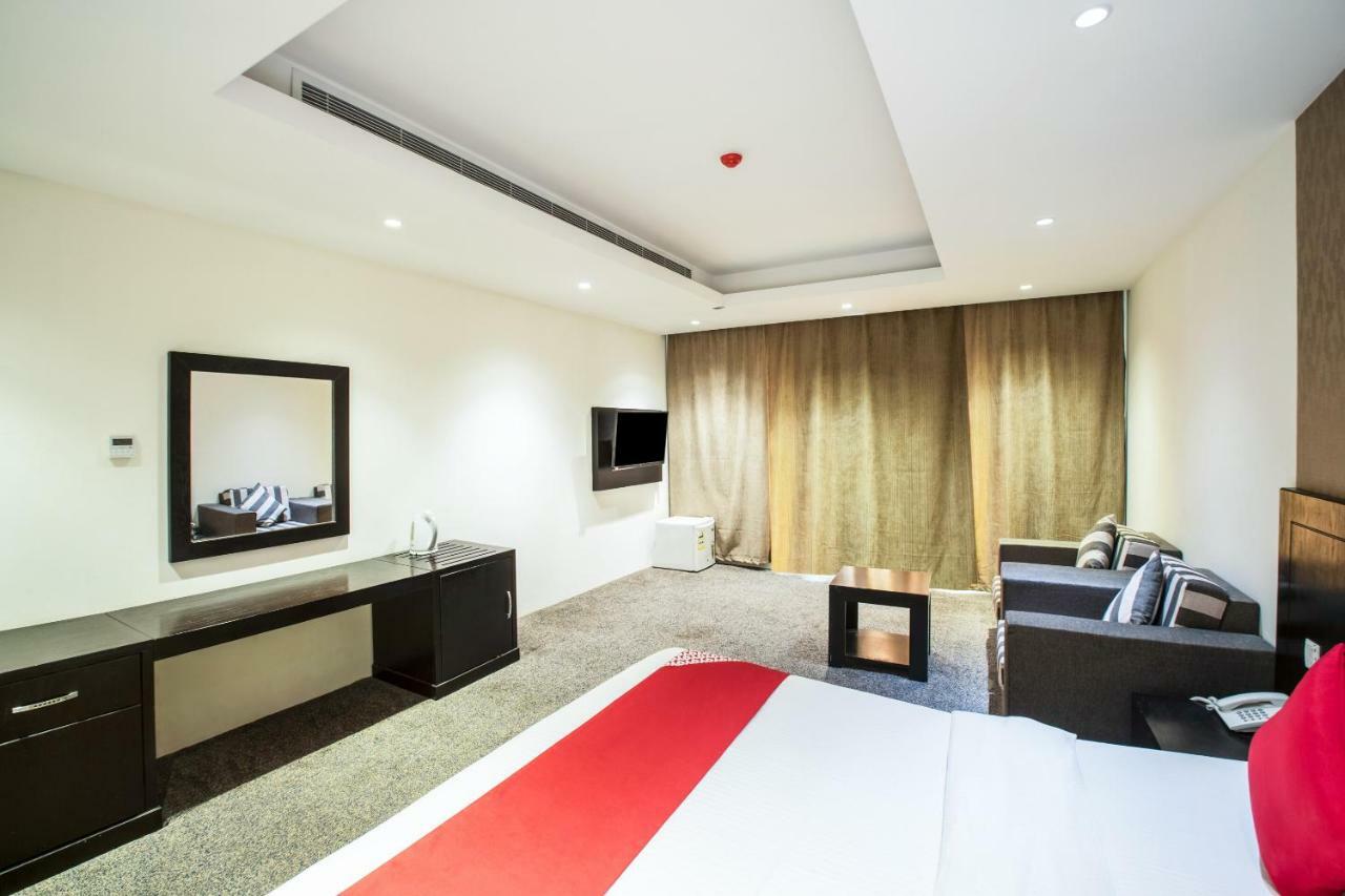 Oyo 200 Majestic Homes Эль-Хубар Экстерьер фото
